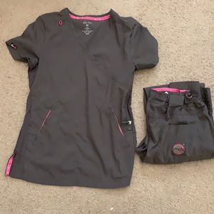 Koi Lite Scrub Set